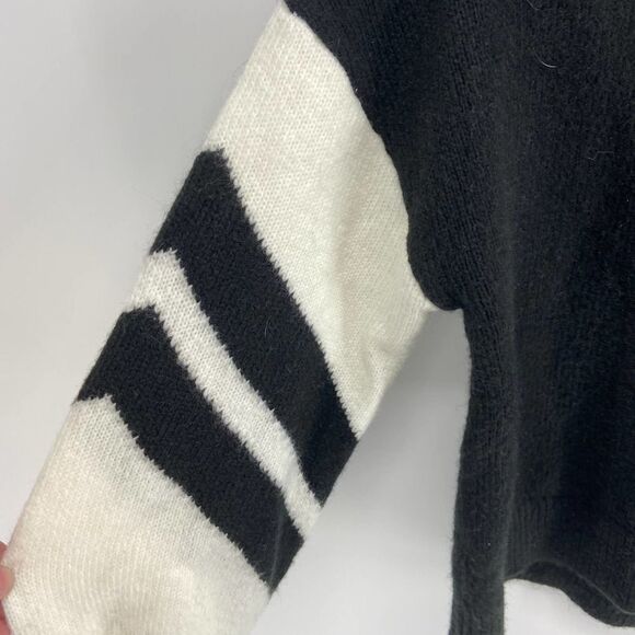 Express Black White Scoop Neck Geometric oversize knit sweater womens xs - Picture 2 of 6